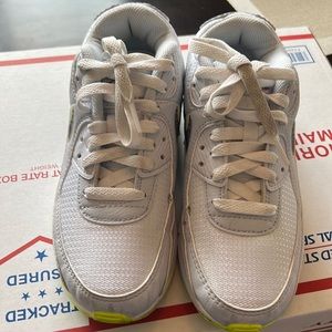 Used Kids Nike Size 4